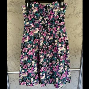 Strapless floral Xhilaration dress when pockets! Size: Medium
